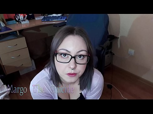 ❤️ Sexy Girl mit Brille saugt Dildo tief vor der Kamera ️❌ Porno fb bei uns ️❤